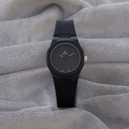 اهتمي بأناقة طفلك ليحضى بطلة متفرده وملفته تنعكس من اختياراتك بساعة ربل باللون الأسود مناسبة للجنسين