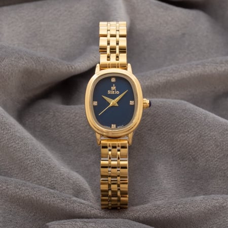 ساعة نسائية باللون الذهبي