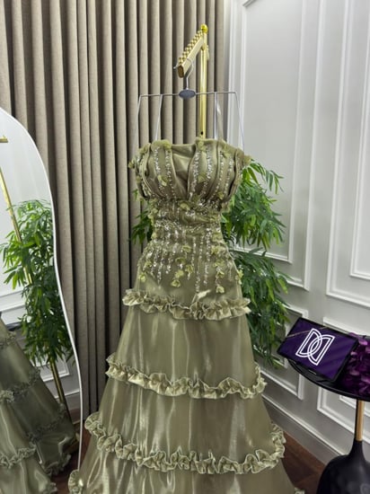 فستان سهره  اللون  زيتي   جزار لمعه كلفه تطريز وورد     من متجر جوهره FR
