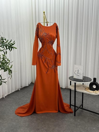 فستان سهرة    اللون برتقالي نوع القماش  باربي تطريز يدوي  من متجر جوهره FR