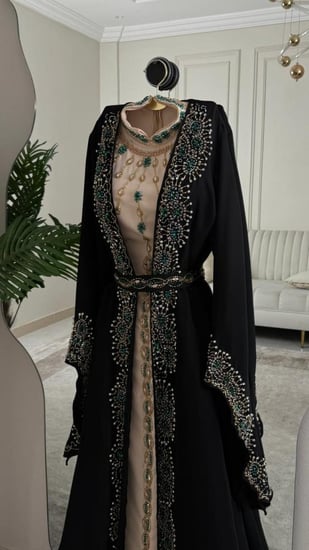 جلابية  اللون  اسود باربي اصلي درجه اولى بتطريز يدوي فخم ن متجر  جوهره MN  TR