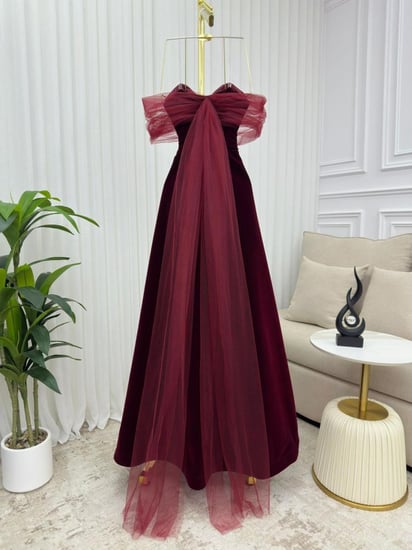 فستان سهرة دبل كلوش  الخامة:مخمل جوخ  K