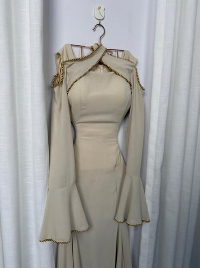 جلابيه سي واي لون بيج  من متجر جوهره