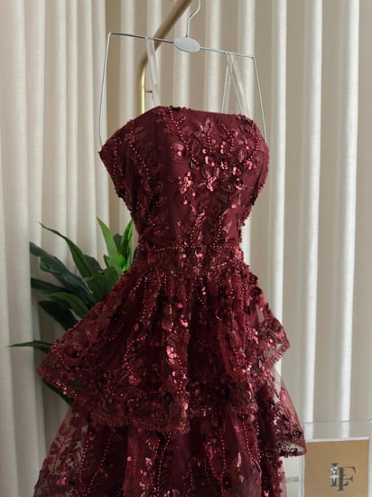 فستان سهره اللون  برغندي  مطرز كلف ولول  من متجر جوهره LF MN
