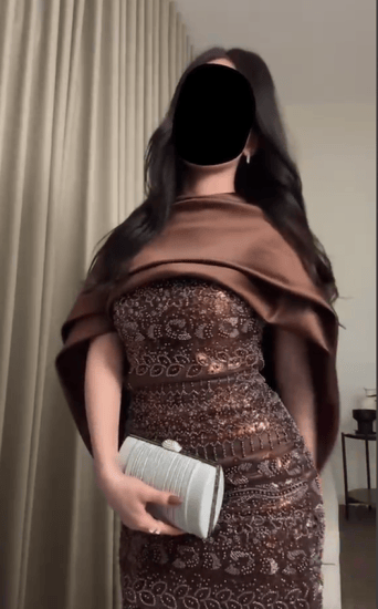 فستان  فخم اللون بني  تل مطرزه بخرز وذيل تفته   MN