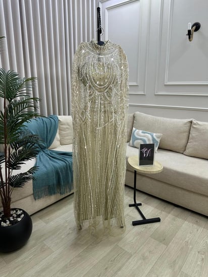 فستان سهره  اللون بيج و  اسود تل مطرز بخرز و بطانه خامه باربي بطانه لكرى تتمدد   من متجر جوهره MN MA   BS