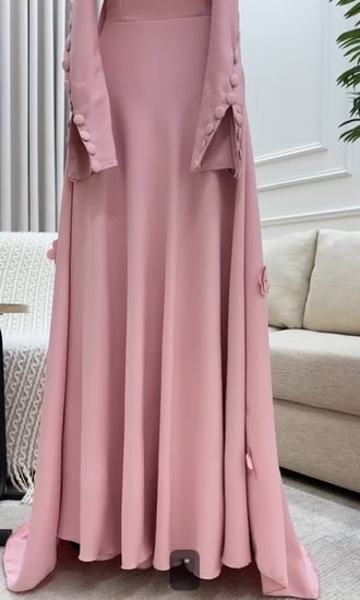 فستان  سهره  اللونه لحمي و عنابي  خامه باربي من متجر جوهره MN LF