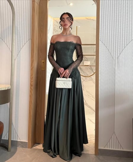 فستان سهره اللون زيتي خامه دانتيل فرنسي  تفته كوري كلوش   بطانه من متجر جوهره QN