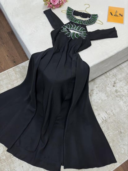فستان فخم اللون  اسود فخم الخامه تفته  من متجر جوهره