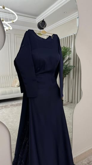 فستان سهره اللون كحلي باربي ذيل كلفه ورود سهره من متجر جوهره  LF MN