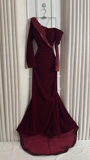 فستان سهره اللون  عودي خامه مخمل كوري  دانتيل   بطانه من   متجر جوهره QN