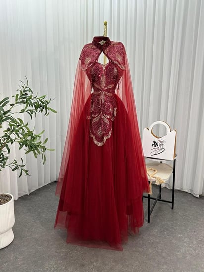 فستان سهره  اللون  احمر الخامة تل تطريز خرز راقي  من  متجر جوهره AN