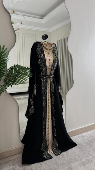 جلابية  اللون  اسود باربي اصلي درجه اولى بتطريز يدوي فخم ن متجر  جوهره MN  TR