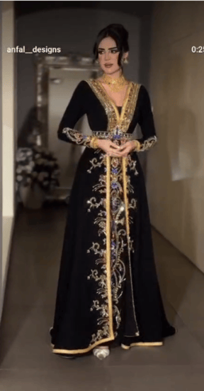 جلابيه  اللون  اسود  باربي تطريز يدوي الاصلي  من متجر  جوهره D BS