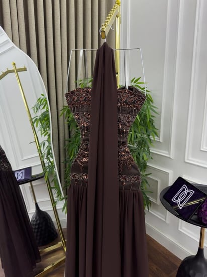 فستان سهره  اللون بني شيفون كلوش تطريز كلفه من متجر جوهره D