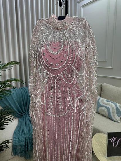 فستان سهره  اللون بيج و  اسود تل مطرز بخرز و بطانه خامه باربي بطانه لكرى تتمدد   من متجر جوهره MN MA   BS