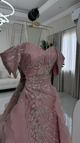 فستان سهره فخم ملكي سماوي  عودي اخضر وردي  من متجر جوهره MN