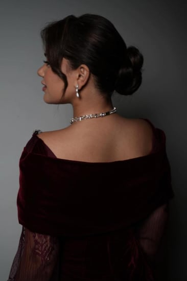 فستان ساره مهند اللون كحلي برغندي مخمل كوري دانتيل  من متجر جوهره BS LF  LA MN NW