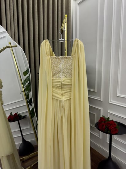 فستان سهره اللون اصفر شيفون ودانتيل MN