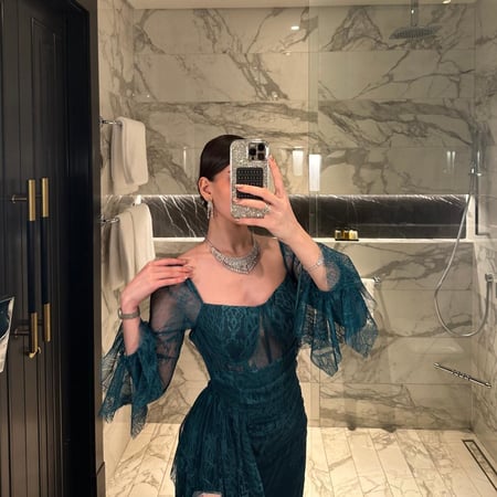 فستان سهره اخضر بترولي دانتيل باكمام فرنسيه و فتحه على الجنب