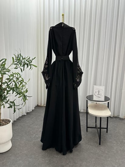 فستان سهره اللون اسود  نوع القماش تفته كرب تطريز يدوي  من متجر جوهرهFR