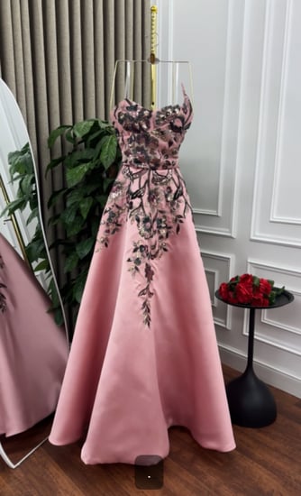 فستان  سهره  اللون زهري خامه ميكادو وكلفه شغل يد MN