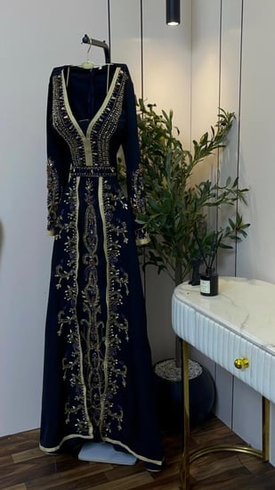 جلابيه  اللون  اسود  باربي تطريز يدوي الاصلي  من متجر  جوهره D BS