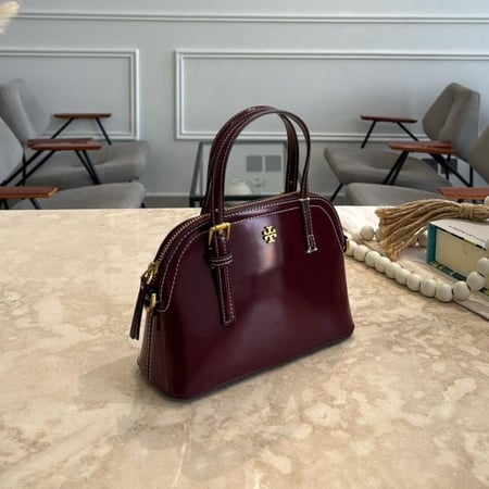 توري بورش العنابي