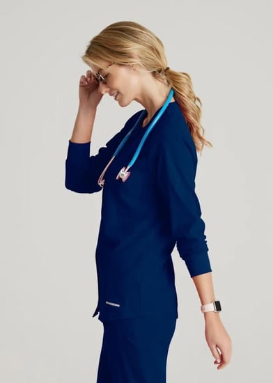 بلوزة سكراب Stability باللون  كُحلي من سكيتشرز