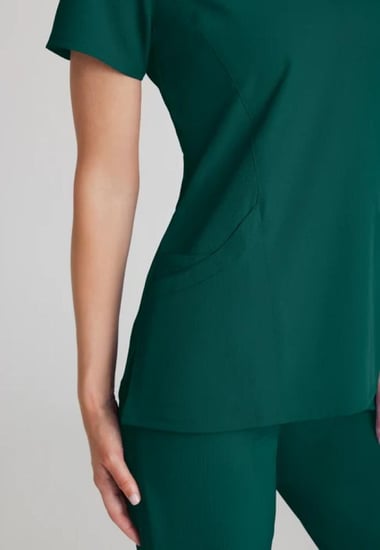 جاكيت- سكراب Reliance باللون الأخضر من سكيتشرز – 3 جيوب عملية وراحة طبية مثالية