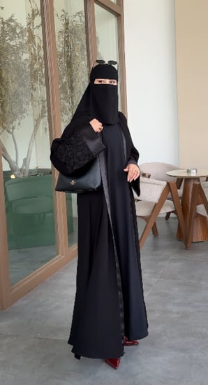 عباية نص كلوش بتدخيلة سوداء ورد-201