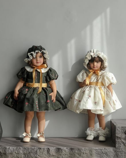 فستان راقي مُطرّز زيتي +شامل القبعه