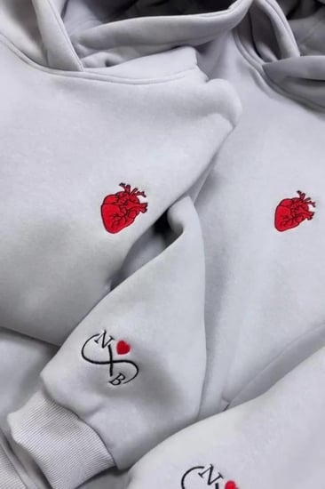 هودي القلب مطرز بحروف مخصصه