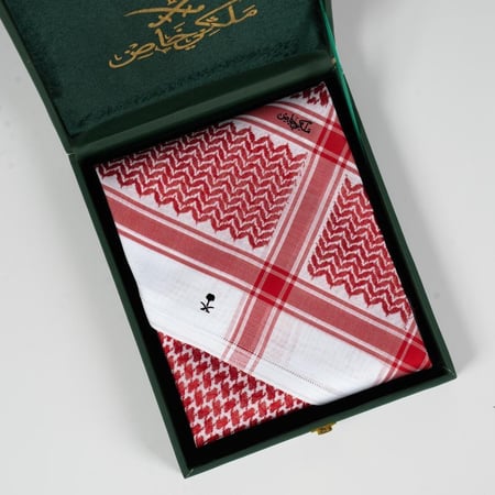 عرض حصري بمناسبة اليوم الوطني شماغ ملكي خاص+شماغ ملكي شبابي