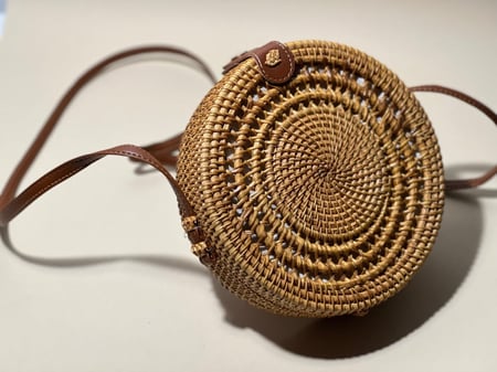 حقيبة يد مستديرة منسوجة يدويا