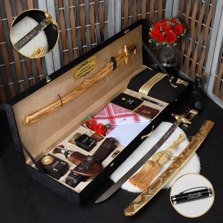 بوكس هدايا رجالي ملكي فاخر مع بشت وسيف وإكسسوارات