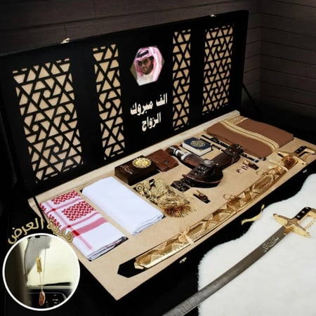 بوكس إهداء تذكاري رجالي فاخر بسيف ليزر مع جنبية و مشلح بتصميم خاص
