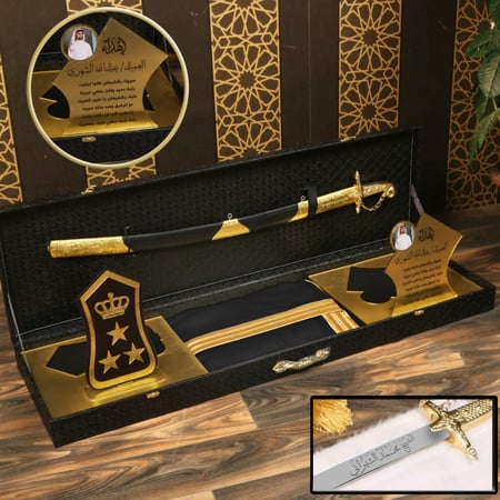 هدايا ترقية بوكس انيق  مكون من درع اكريلك رتب عسكرية مع سيف وبشت ملكي