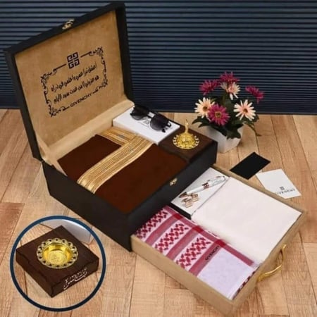 بكس رجالي مشلح وثوب مع الملحقات وشماغ