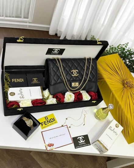 طقم هدايا نسائي: شنطة شنل، ساعة فندي، عطر ديور، إسورة شنل
