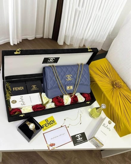 طقم هدايا نسائي: شنطة شنل، ساعة فندي، عطر ديور، إسورة شنل