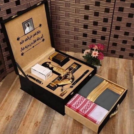 مشلح حساوي فاخر مطرز بالذهب للرجال