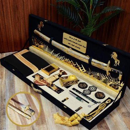 بوكس اهداء فاخر بسيف تذكاري فخم ومبخرة مكتبية من الخشب والاكرليك