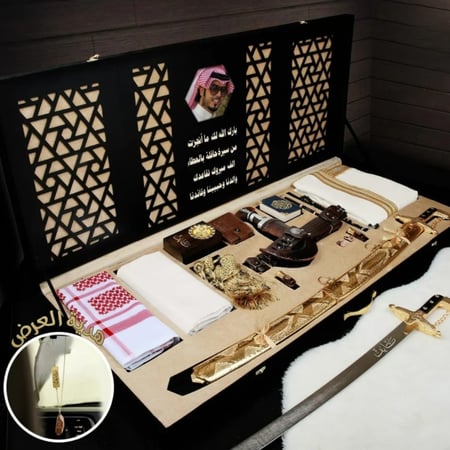 بوكس إهداء تذكاري رجالي فاخر بسيف ليزر مع جنبية و مشلح بتصميم خاص