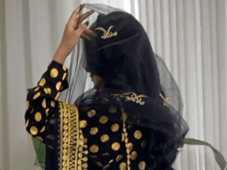 طرحة تل أسود سيفين ونخلة ذهبي وزيتي اخضر .