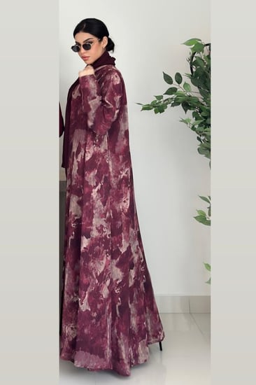 عبايه مموج العنابي