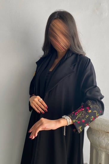 عباية الورد.