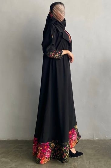 عباية الورد.