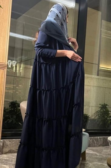 بدون الطرحة تتوفر مع طرحة كحلي ساده