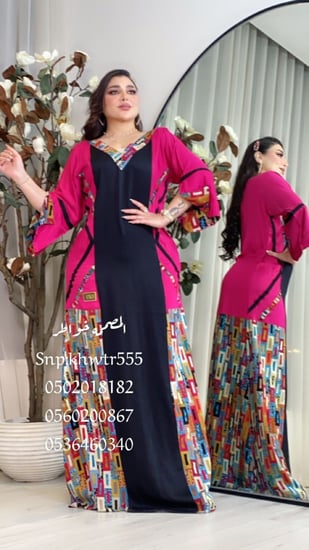 جلابية كويتية قطن فاخرة بلون ملكي ولمسات نقش هندسية – تصميم أنثوي يبرز جمال القوام بأسلوب عصري